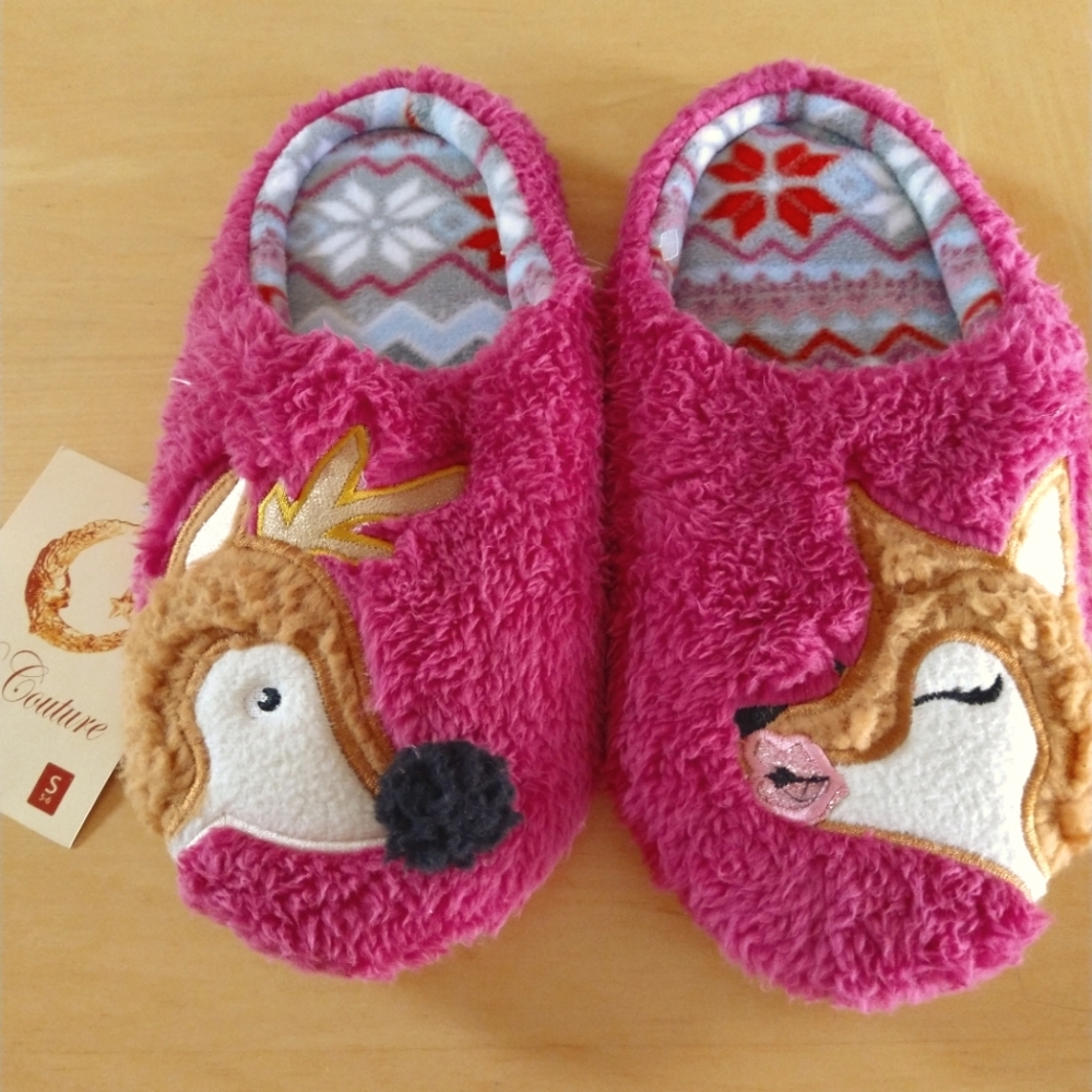 NWT PJ Culture Kissing Reindeer Slippers